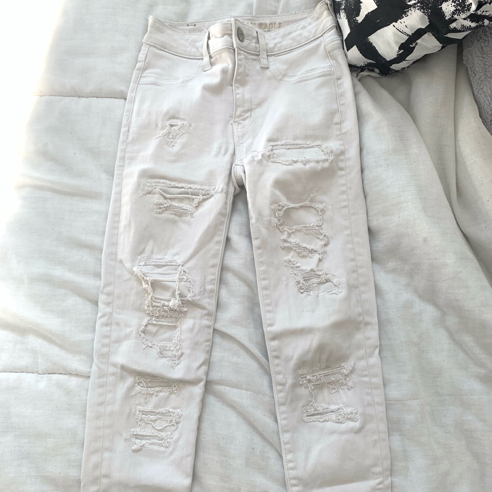 WHITE JEANS